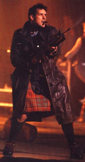 Bill Drummond hyvästelee musiikkibisneksen Brits-gaalassa 1992
